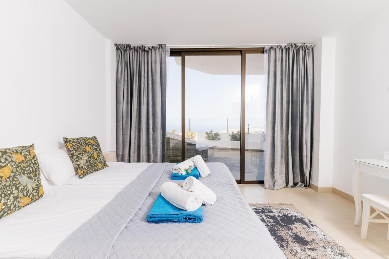Sunset White Villa - Ocean View, Jakuzzi, Heated Pool, Air-Conditioning, Grill Playa de las Americas  Zewnętrze zdjęcie