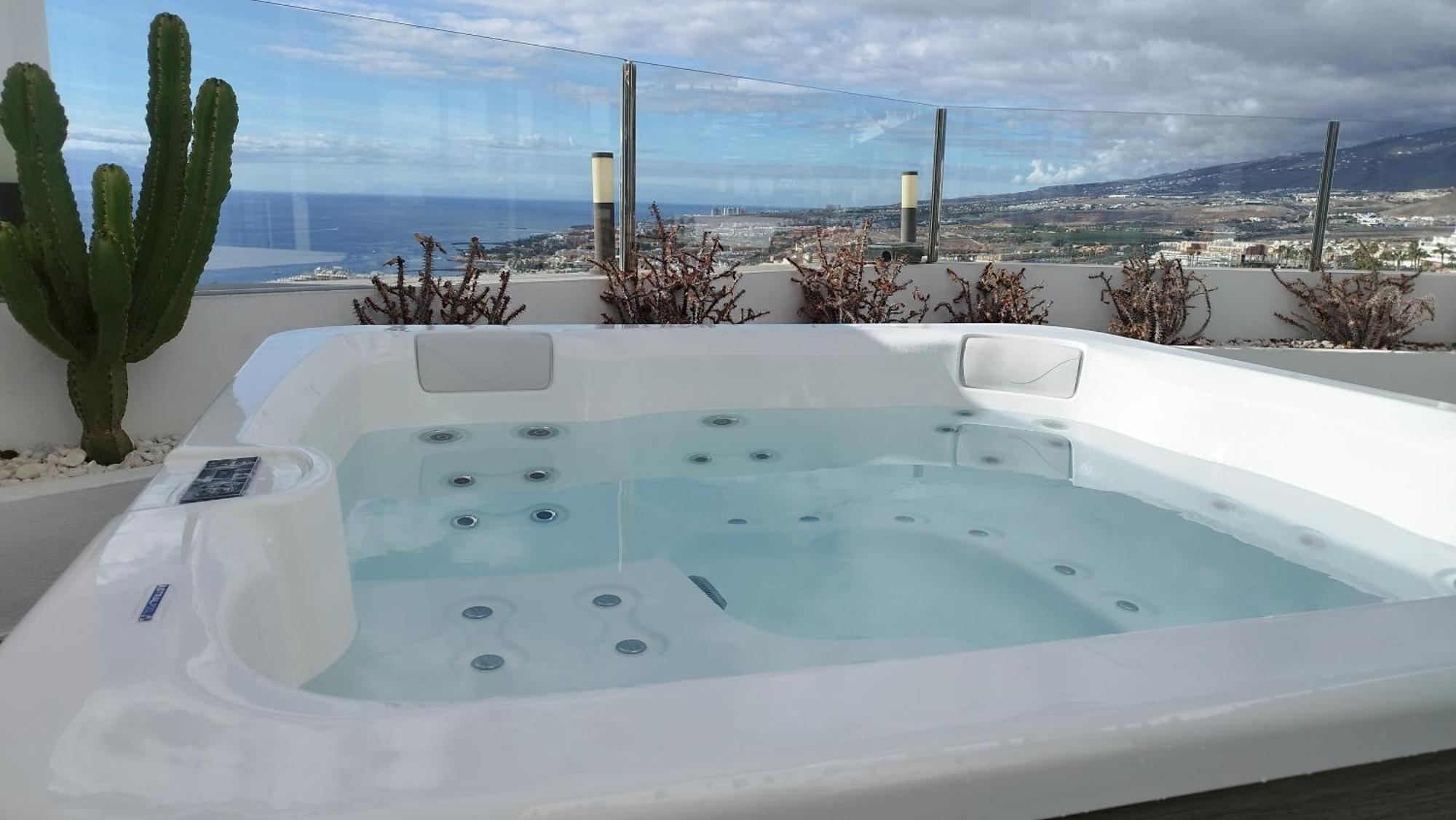 Sunset White Villa - Ocean View, Jakuzzi, Heated Pool, Air-Conditioning, Grill Playa de las Americas  Zewnętrze zdjęcie